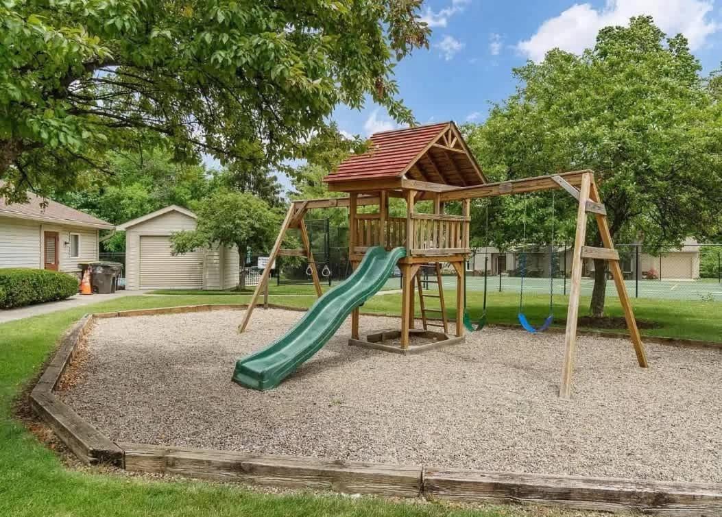 Family Friendly And Quite 2 Bedroom Condo Close To Fun Fort Wayne Eksteriør billede