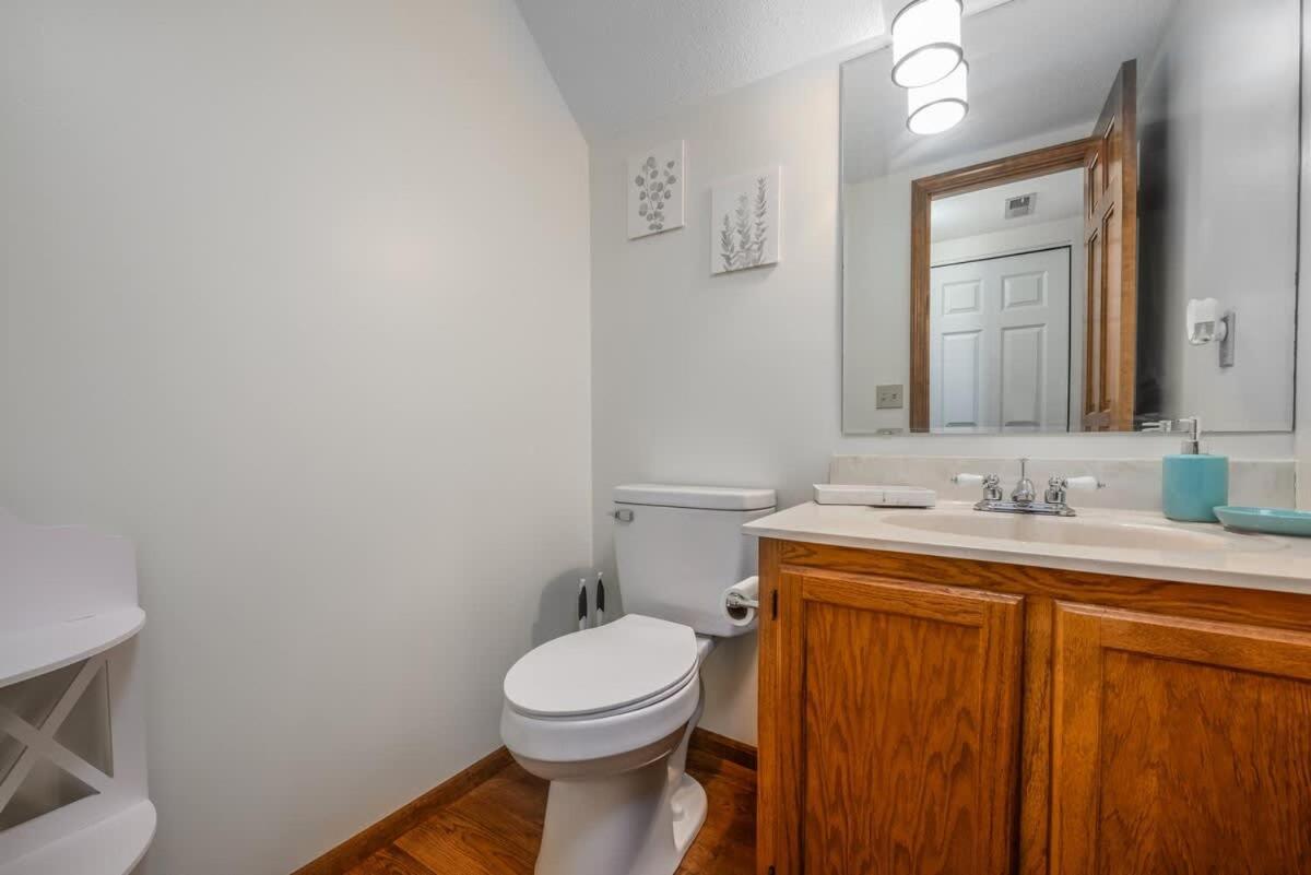 Family Friendly And Quite 2 Bedroom Condo Close To Fun Fort Wayne Eksteriør billede