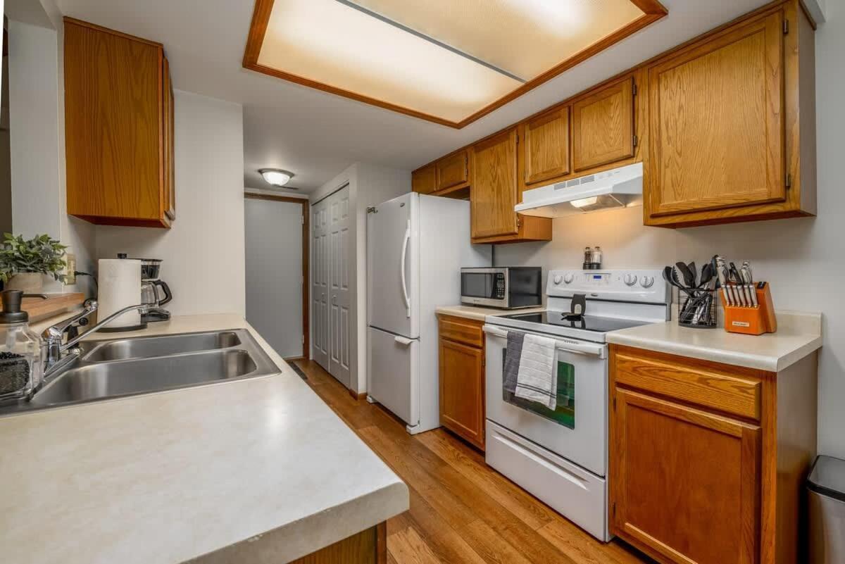 Family Friendly And Quite 2 Bedroom Condo Close To Fun Fort Wayne Eksteriør billede