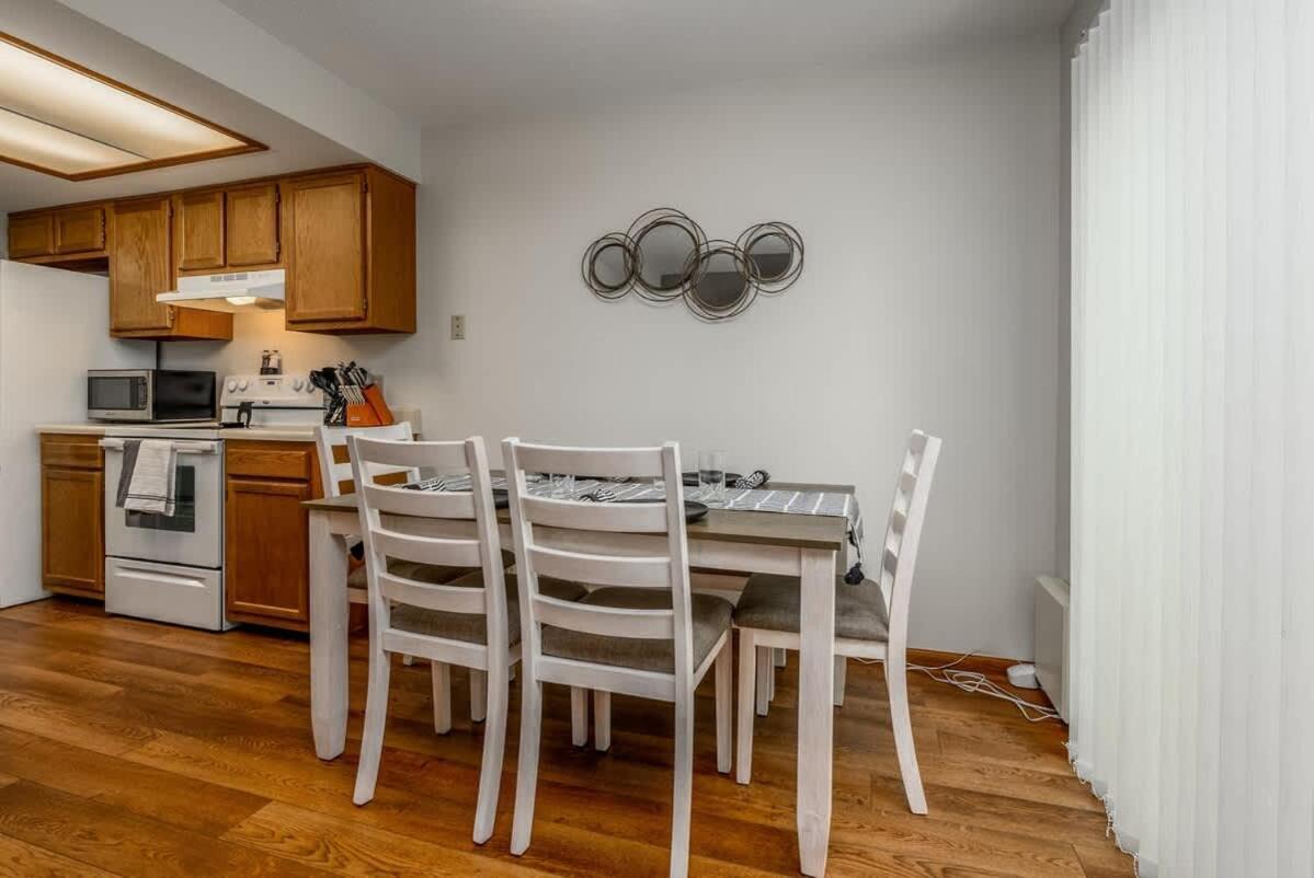 Family Friendly And Quite 2 Bedroom Condo Close To Fun Fort Wayne Eksteriør billede