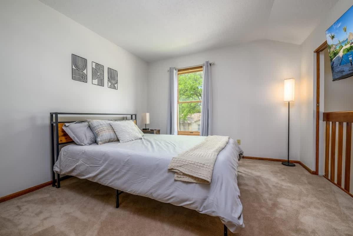 Family Friendly And Quite 2 Bedroom Condo Close To Fun Fort Wayne Eksteriør billede